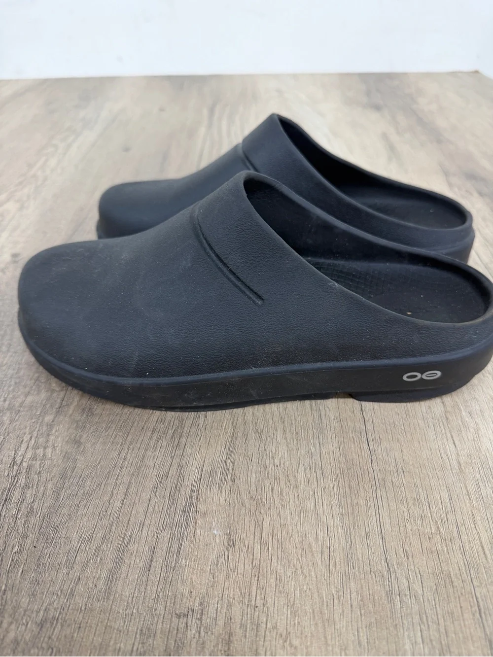 OOFOS Men's Black Slip-On Clogs
